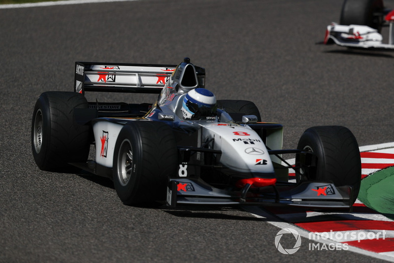 Mika Hakkinen, McLaren MP4-13