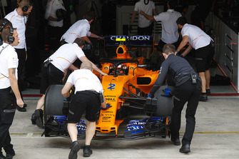 Stoffel Vandoorne, McLaren MCL33, is returned to the McLaren garage