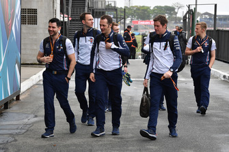 Rob Smedley, Williams Head of Vehicle Performance and Williams mechanics