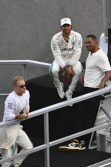 Lewis Hamilton, Mercedes AMG F1, Valtteri Bottas, Mercedes AMG F1 and Will Smith on the drivers parade