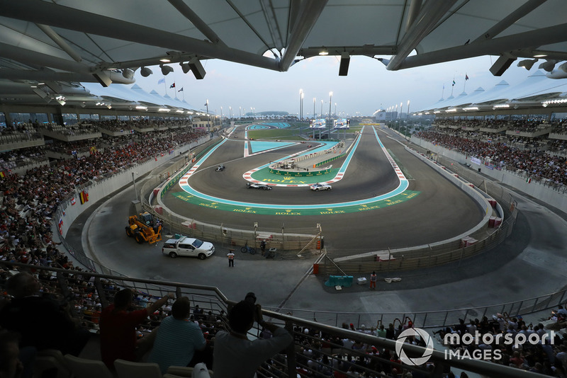 Safety Car lidera a Lewis Hamilton, Mercedes AMG F1 W09 EQ Power+