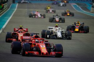 Sebastian Vettel, Ferrari SF71H, Kimi Raikkonen, Ferrari SF71H, Charles Leclerc, Sauber C37  