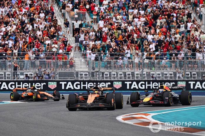 Lando Norris, McLaren, Oscar Piastri, McLaren, Max Verstappen, Red Bull Racing