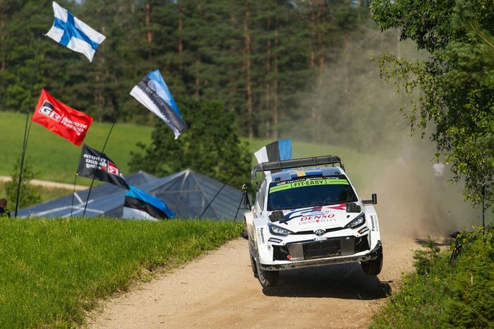 Oliver Solberg, Elliott Edmondson, Toyota Gazoo Racing WRT Toyota GR Yaris Rally1