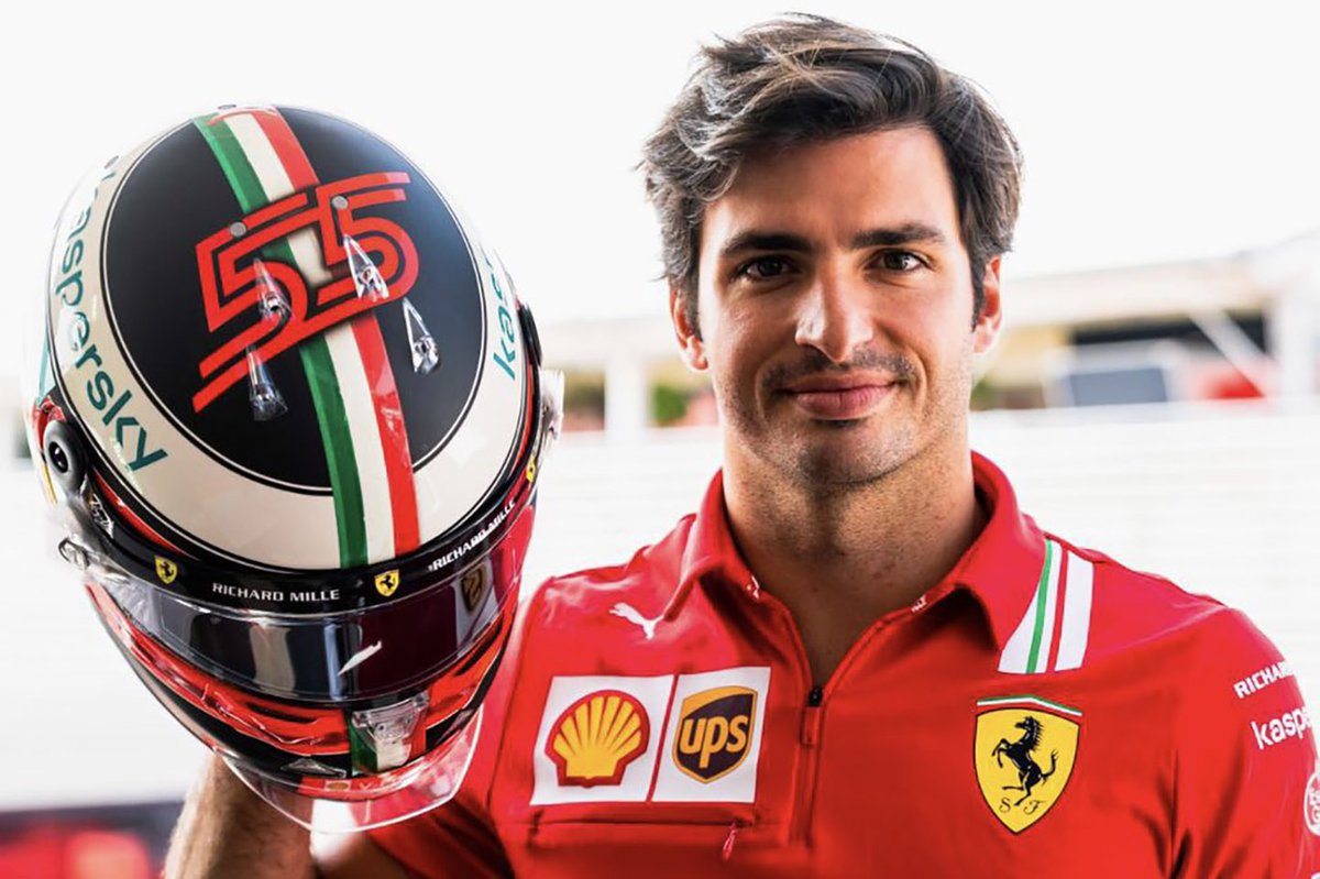 Карлос Сайнс, Ferrari, со своим шлемом для Гран При Италии