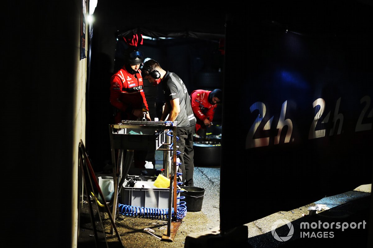Mecánicos en Le Mans