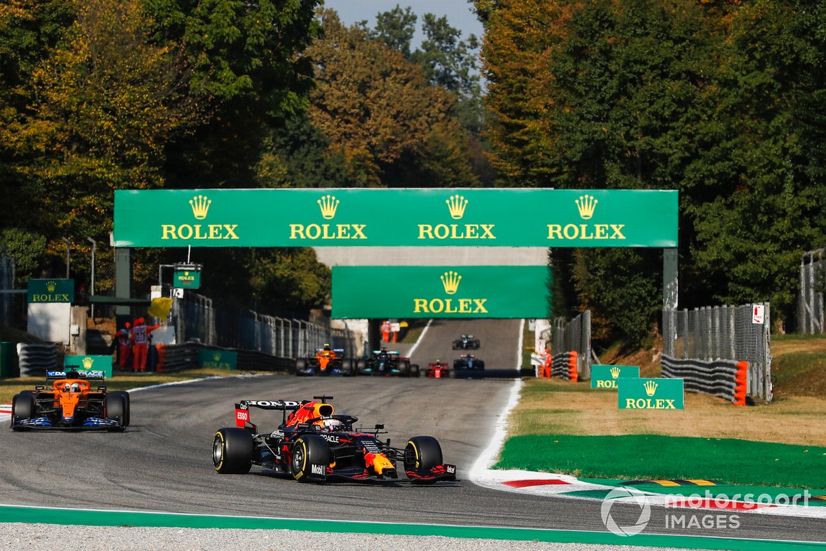 Max Verstappen, Red Bull Racing RB16B, Daniel Ricciardo, McLaren MCL35M