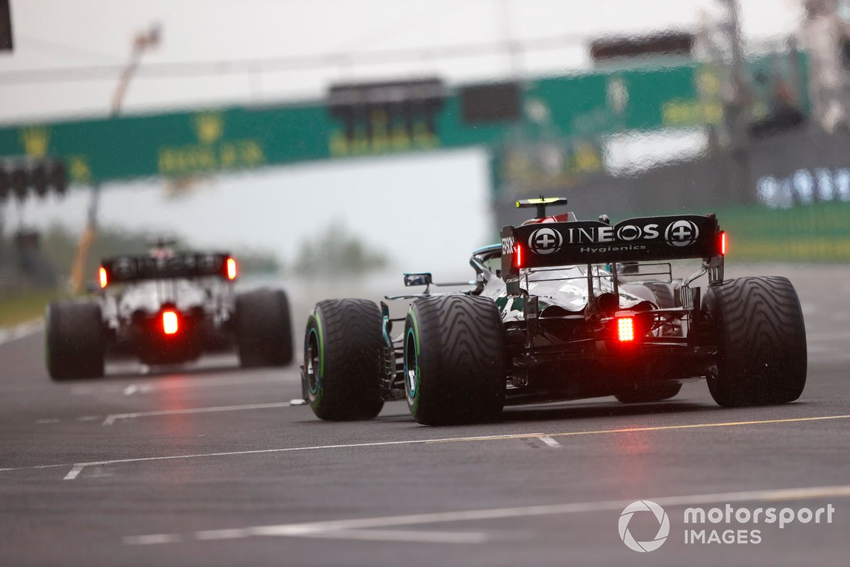 Valtteri Bottas, Mercedes W12, prende la sua posizione sulla griglia di partenza