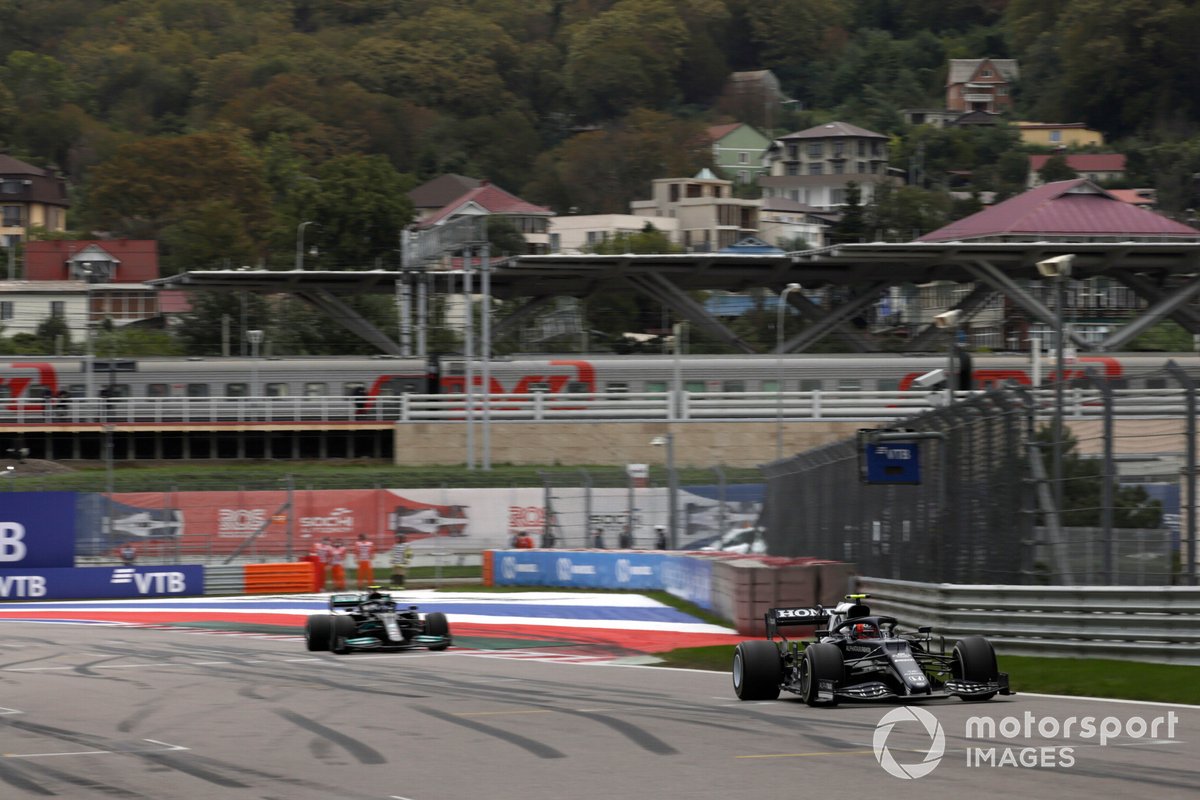 Pierre Gasly, AlphaTauri AT02, Valtteri Bottas, Mercedes W12