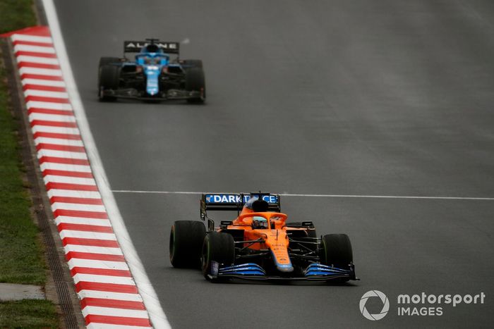 Daniel Ricciardo, McLaren MCL35M, Fernando Alonso, Alpine A521