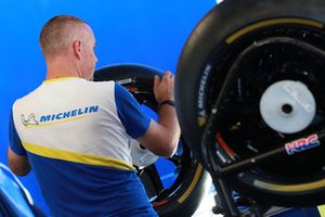 Un dipendente Michelin al lavoro