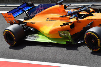 Lando Norris, McLaren MCL33 with aero paint on sidepod and floor