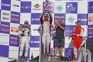 Podio TCR gara 1, Luigi Ferrara (42 Racing SA, Alfa Romeo Giulietta TCR #42), Tavano-Greco (Seat Leon TCR SEQ #4), Plamen Kralev (Kraf Racing,Audi RS3 LMS-TCR #44)