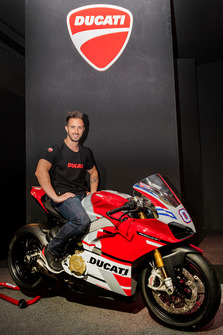 Andrea Dovizioso in sella alla Panigale V4
