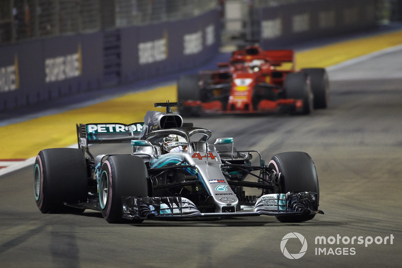 Com menos equilíbrio do que naquele ano (que contou com oito pilotos diferentes vencendo), será que Vettel poderá descontar 40 pontos em seis corridas de Hamilton? A ver.