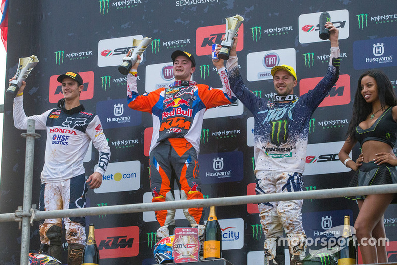 Jeffrey Herlings, Red Bull KTM Factory Racing; Tim Gajser, Honda HRC; Clement Desalle, Kawasaki 