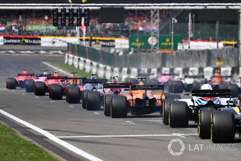 A largada. Alonso era o 14º e Hulkenberg o 18º.