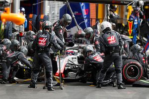 Romain Grosjean, Haas F1 Team VF-18, makes a stop