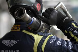 Un mécaniciens Aston Martin
