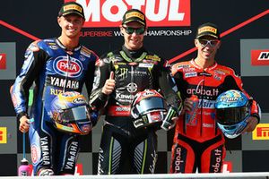 Podium : le vainqueur Jonathan Rea, Kawasaki Racing, le deuxième, Michael van der Mark, Pata Yamaha, le troisième, Marco Melandri, Aruba.it Racing-Ducati SBK Team