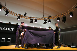 Jolyon Palmer, Renault Sport F1 Team, Esteban Ocon, pilote d'essais Renault Sport F1 Team et Kevin Magnussen, Renault Sport F1 Team