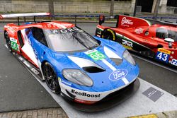 La Ford GT dans une rue de Paris