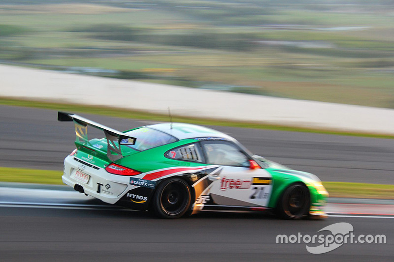 #21 JFC Freem Porsche 997 GT3 Cup : Sam Fillmore, Daniel Stuttard, James Burgmuller