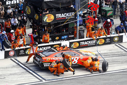 Pit stop Martin Truex Jr., Furniture Row Racing Toyota