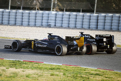 Kevin Magnussen, Renault Sport F1 Team RS16 en Sergio Perez, Sahara Force India F1 VJM09