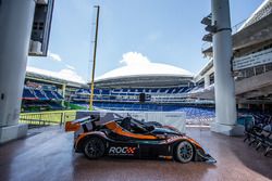 Coche radical que participará en la carrera de campeones de 2017 en Miami en el Marlins Park