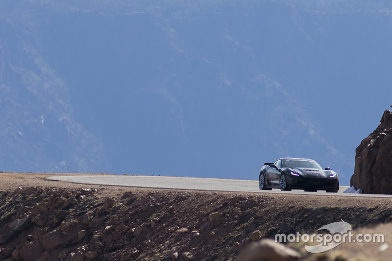 Sam Schmidt a bordo di una Chevrolet Corvette sul Pikes Peak