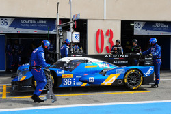 #36 Signatech Alpine A460: Gustavo Menezes, Nicolas Lapierre, Stéphane Richelmi