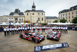 #7 Audi Sport Team Joest Audi R18: Marcel Fassler, Andre Lotterer, Benoit Trテゥluyer, #8 Audi Sport T