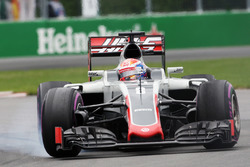 Romain Grosjean, Haas F1 Team VF-16 locks up under braking
