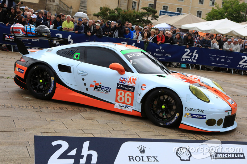 #86 Gulf Racing Porsche 911 RSR