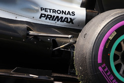 Broken suspension of Nico Rosberg, Mercedes AMG F1 W07 Hybrid