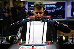 Daniel Ricciardo, Red Bull Racing RB12, mit Cockpitschutz