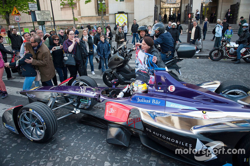 Jean-Eric Vergne en las calles de París