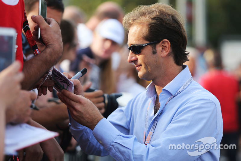 Jarno Trulli, signs autographs for the fans