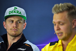 Nico Hulkenberg, Sahara Force India F1 et Kevin Magnussen, Renault Sport F1 Team lors de la conférence de presse