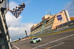 Drapeau à damiers pour Connor de Phillippi, Christopher Mies, Land Motorsport, Audi R8 LMS