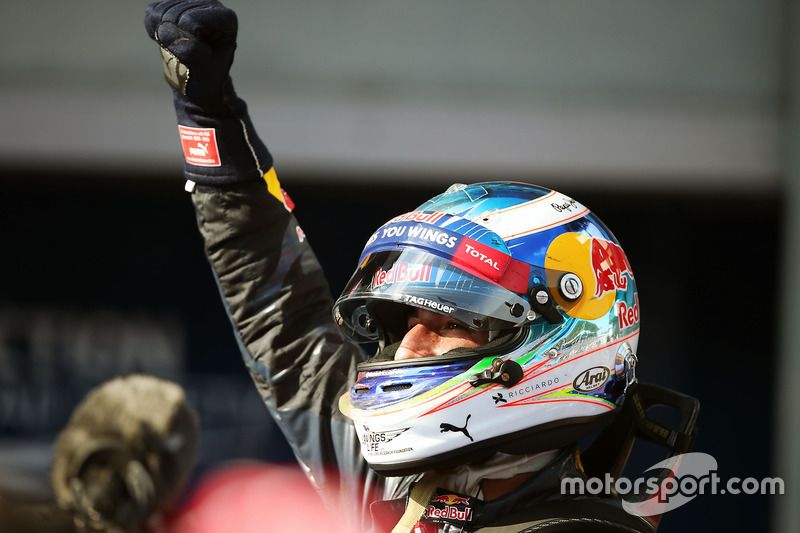 Ganador de la carrera Daniel Ricciardo, Red Bull Racing celebra en parc ferme