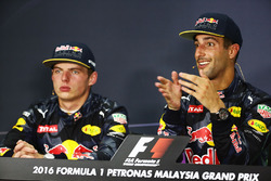 Race winner Daniel Ricciardo, Red Bull Racing (Right) in the FIA Press Conference with team mate Max