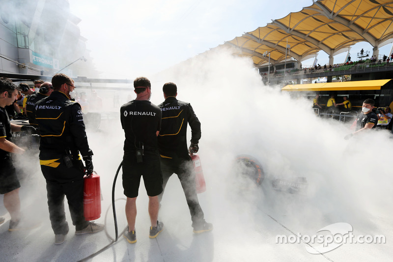 The burned car of Kevin Magnussen, Renault Sport F1 Team RS16