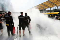 La voiture brûlée de Kevin Magnussen, Renault Sport F1 Team RS16
