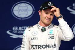 Ganador de la pole Nico Rosberg, Mercedes AMG F1