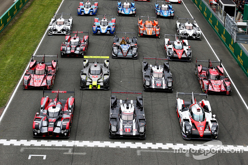 La sesión de fotos tradicional de los coches de Le Mans