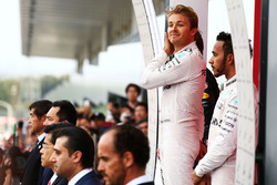 Race winner Nico Rosberg, Mercedes AMG F1 with team mate Lewis Hamilton, Mercedes AMG F1 on the podi