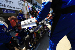 #7 YART Yamaha Official EWC Team: Broc Parkes, Marvin Fritz, Ivan Silva en pitlane