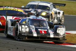 #1 Porsche Team Porsche 919 Hybrid: Timo Bernhard, Mark Webber, Brendon Hartley
